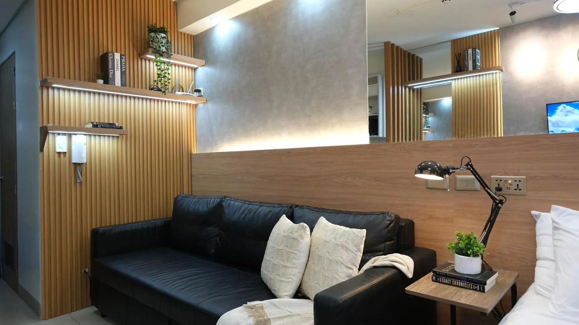 Apartment Staycation Near Mall Of Asia, Condotel With King Bed Manila Philippines