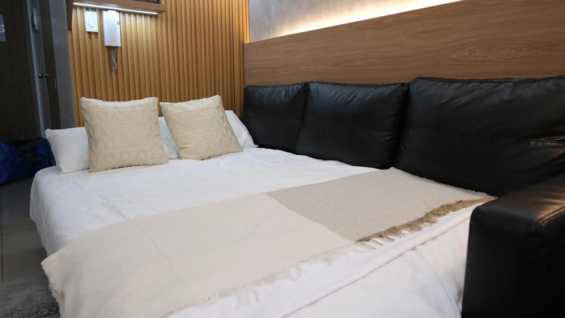 Apartment Staycation Near Mall Of Asia, Condotel With King Bed Manila