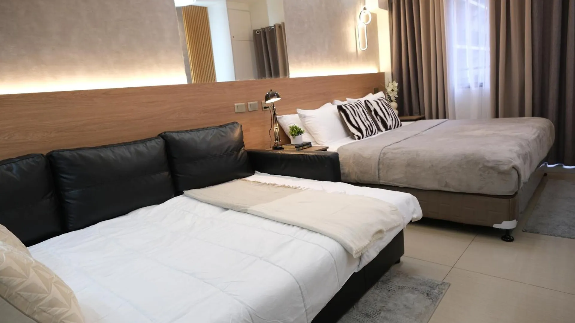 Staycation Near Mall Of Asia, Condotel With King Bed Manila